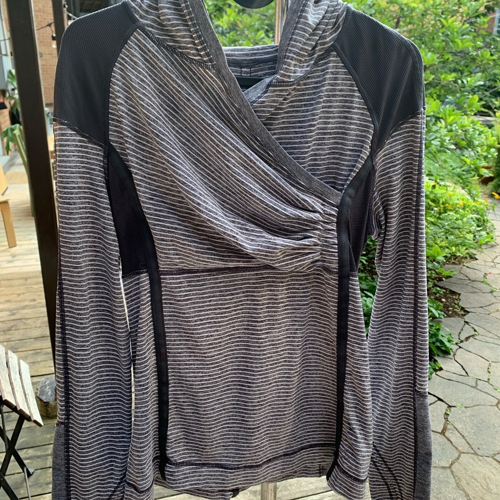 Lululemon Run For Your Life White/Blue-Gray Stripe Hoodie longsleeve w/ponytail
